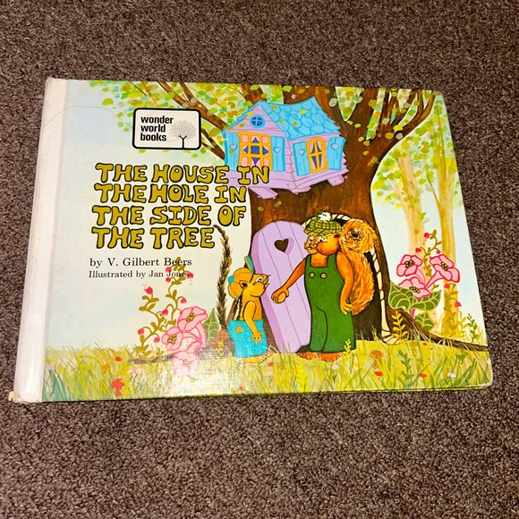 !!**KIDS BOOKS 4/$10**!! The House In The Hole In the Side Of The Tree 1973 - Picture 1 of 10